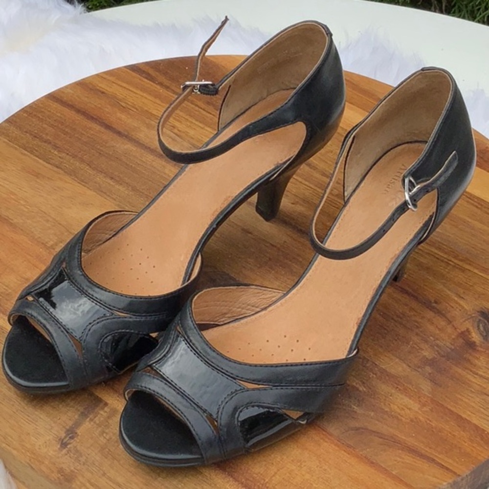 Clarks Artisan Leather/Patent Peep toe Heels sz. 8 1/2